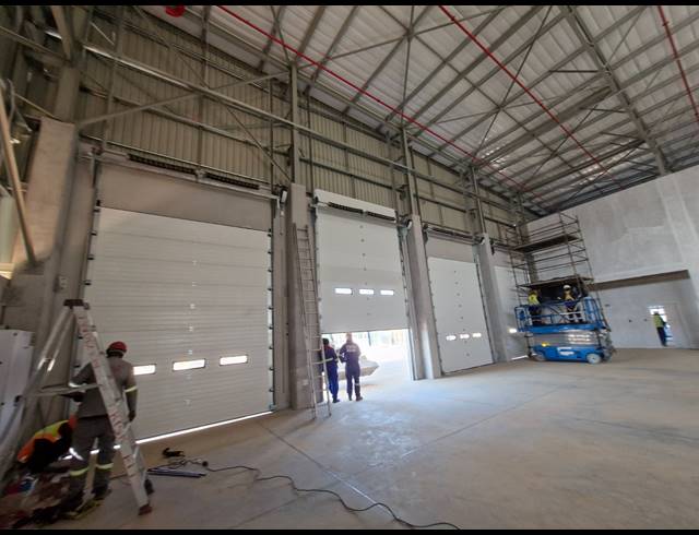 1,984M² WAREHOUSE TO LET IN JET PARK